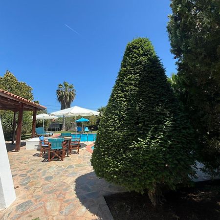 Country House With Pool And Big Garden Оропос Екстериор снимка