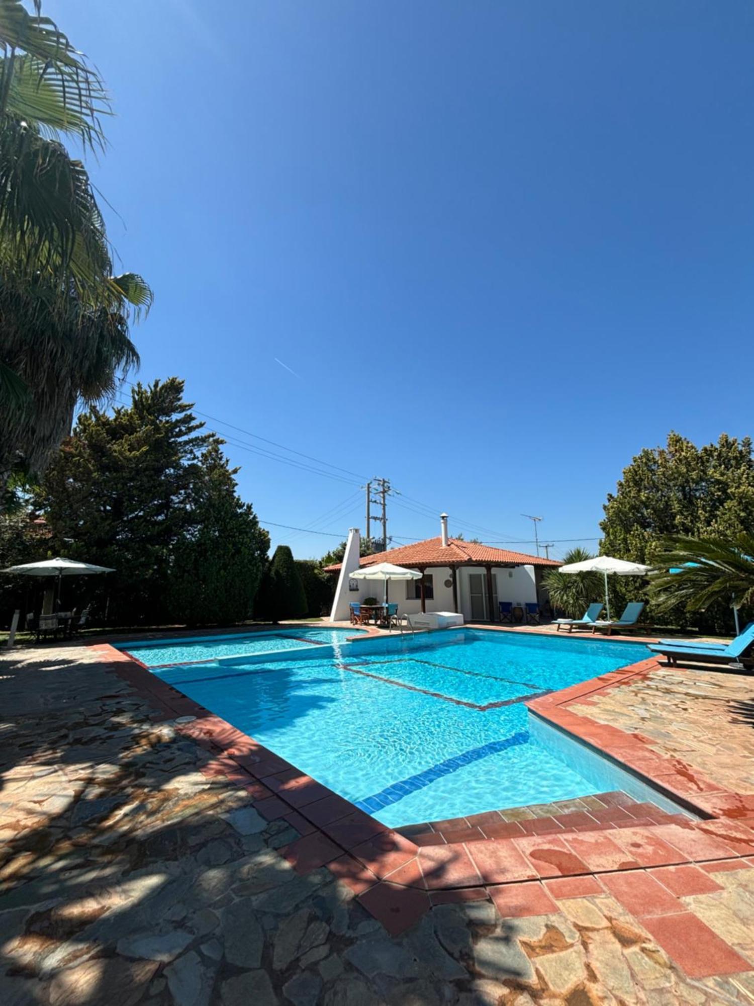 Country House With Pool And Big Garden Оропос Екстериор снимка