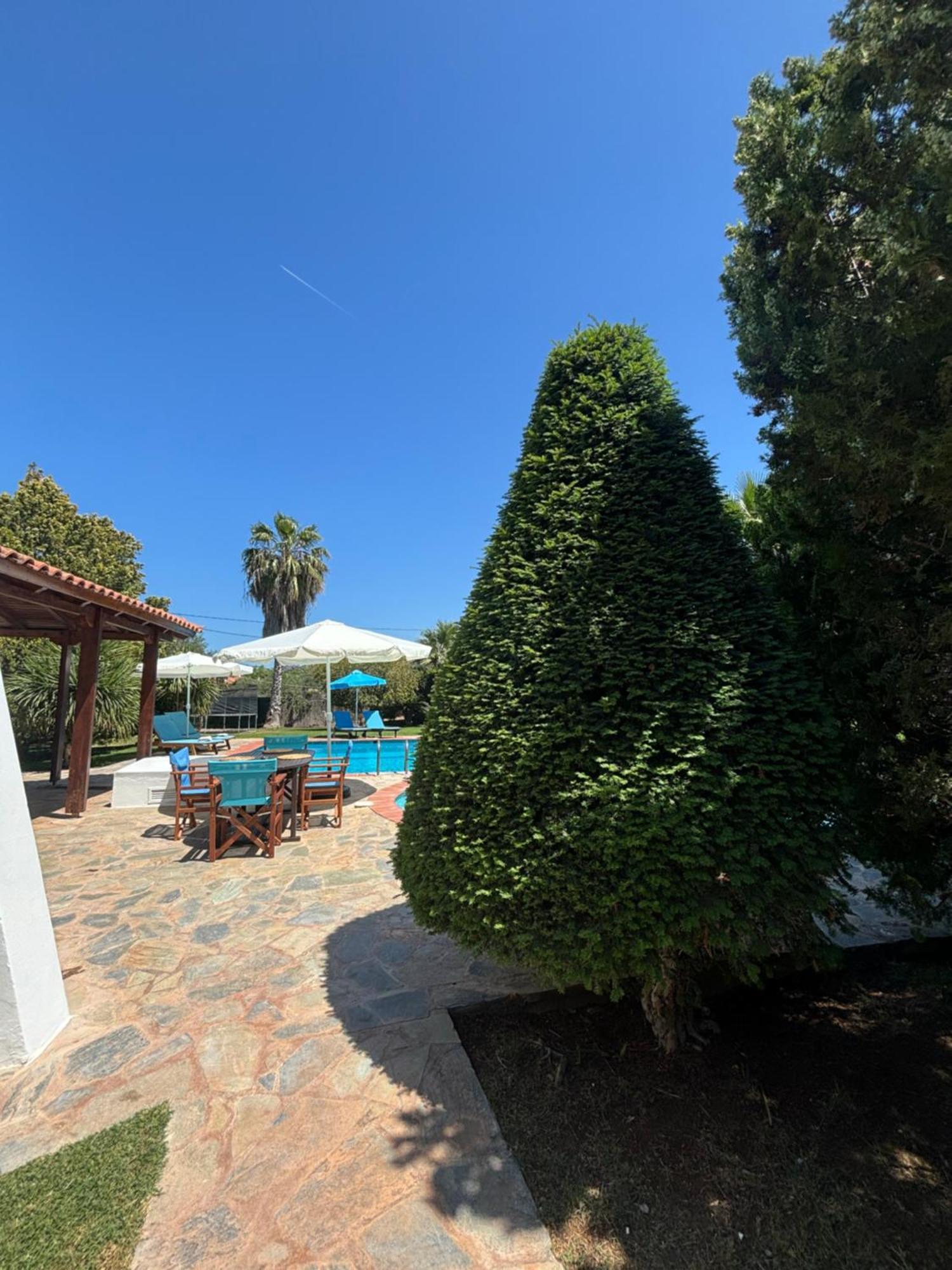 Country House With Pool And Big Garden Оропос Екстериор снимка